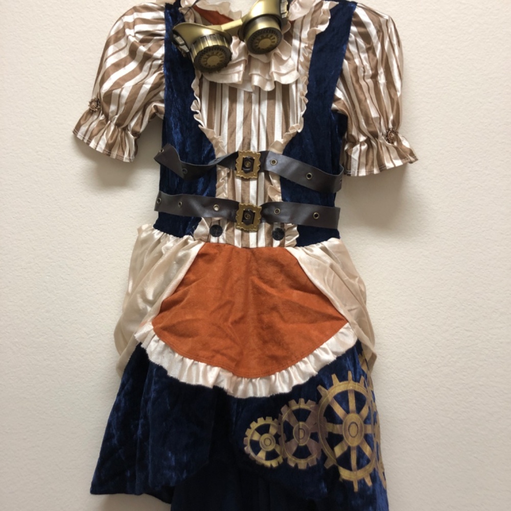 Costume - Picture 4 of 5